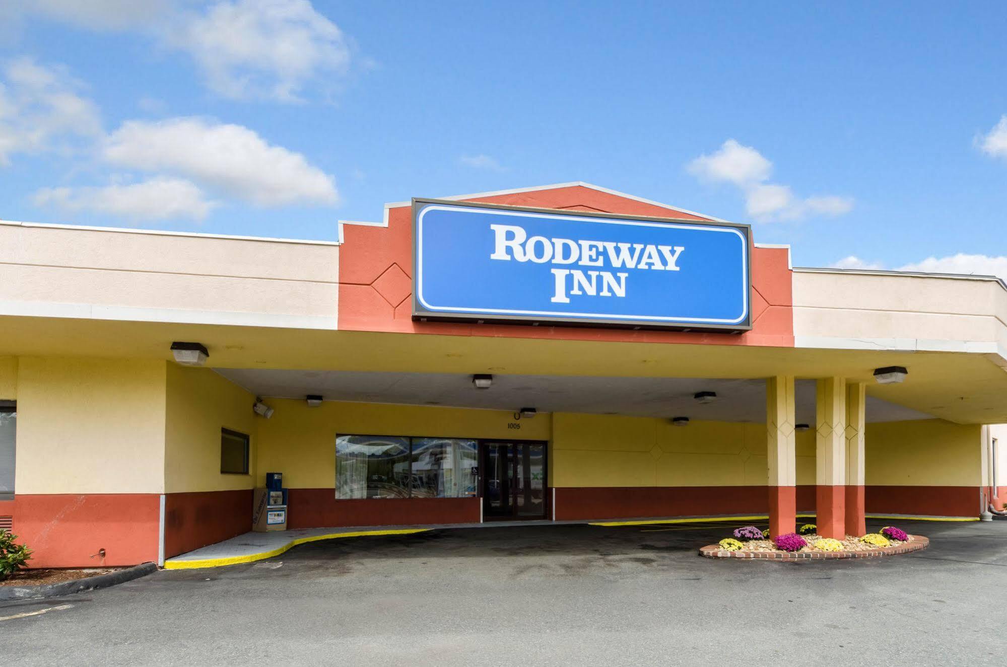 Rodeway Inn Brockton Exterior foto